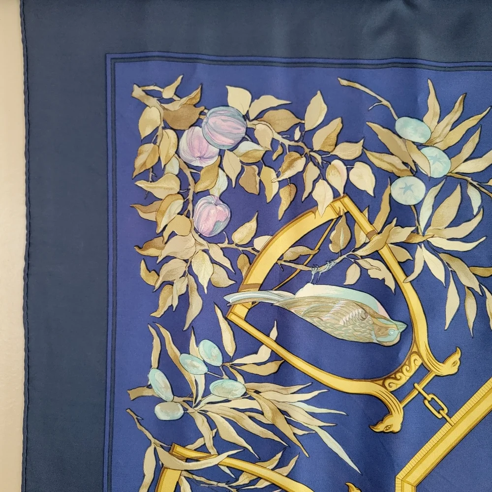 Sale🎉 Elegant Authentic Hermes Ramage silk scarf with ribbon & box
